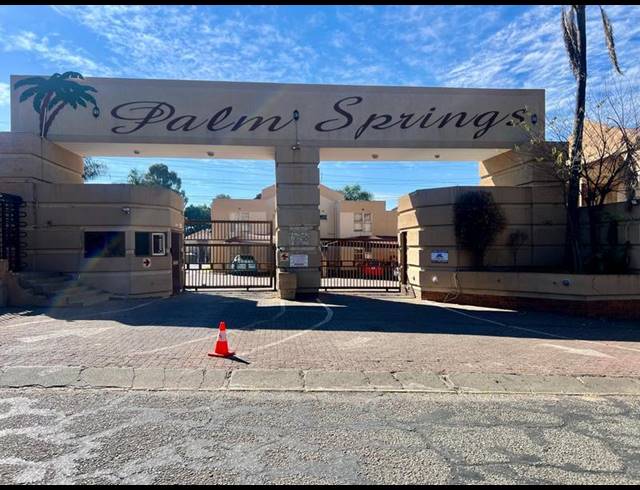 2 BEDROOM TOWNHOUSE FOR SALE IN MEREDALE